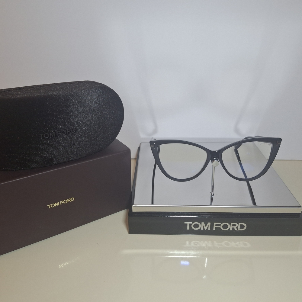 BRAND NEW Tom Ford Black Cat-Eye Glasses Model TF5843-B 005 56-14 140*0 WITH CAS